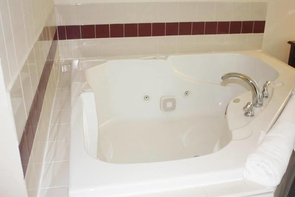 Main Street Lodge And Suites Port Huron Esterno foto